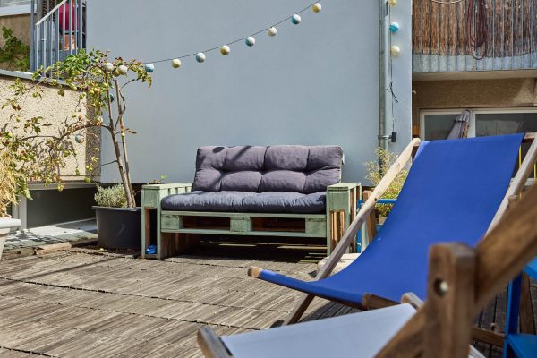 Küche und Loungebereich im Klüngelspace Köln – Ansicht 5
